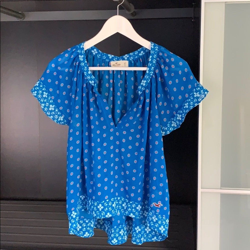 Blue patterned flowy top